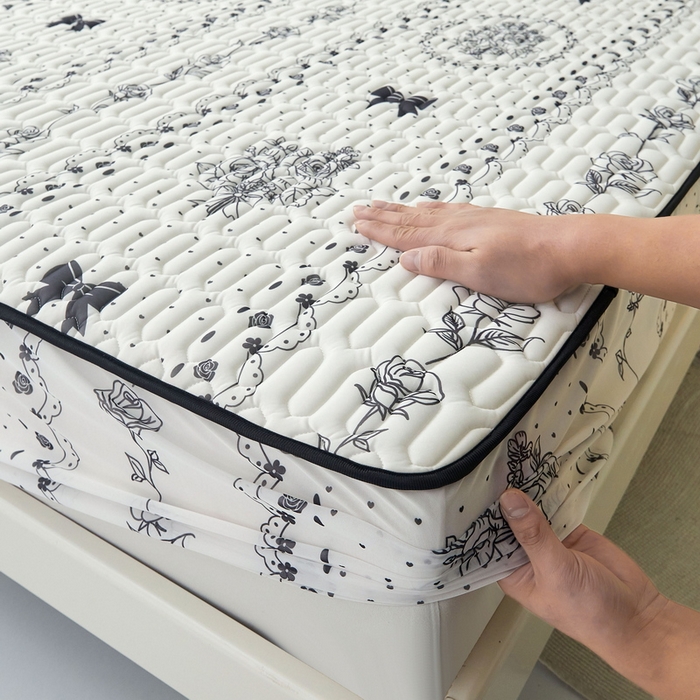 91家纺网 家纺一手货源 找家纺 LIFE.丽芙 2024年新品0.4乳胶凉席加厚床笠款三件套图片一 浪漫庄园-黑