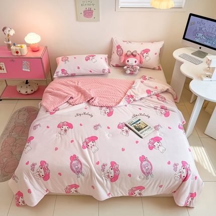 91家纺网 家纺一手货源 找家纺 莱登卡奴 2025春夏款A类针织棉三丽鸥豆豆被大豆夏被 甜心美乐蒂