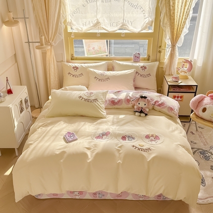 91家纺网 家纺一手货源 找家纺 沐辰家居   2024新款毛巾绣正版授权三丽鸥系列 绣花款-甜心美乐蒂-米白