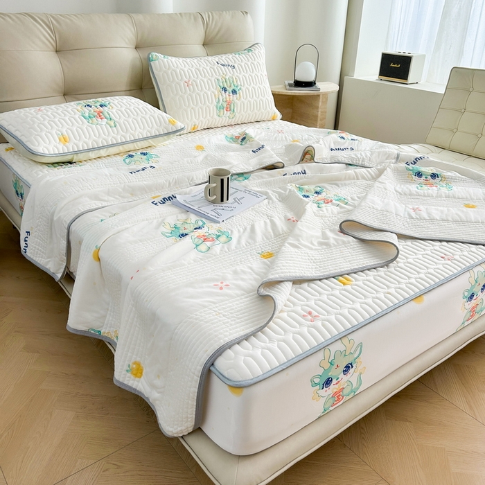 91家纺网 家纺一手货源 找家纺 2024年新品0.4乳胶凉席加厚床笠款三件套+凉感丝夏被可组合四件套-图片二 萌龙