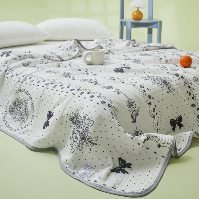 91家纺网 家纺一手货源 找家纺 LIFE.丽芙 2024年新品韩式风凉感丝夏被-跑量 浪漫庄园-黑