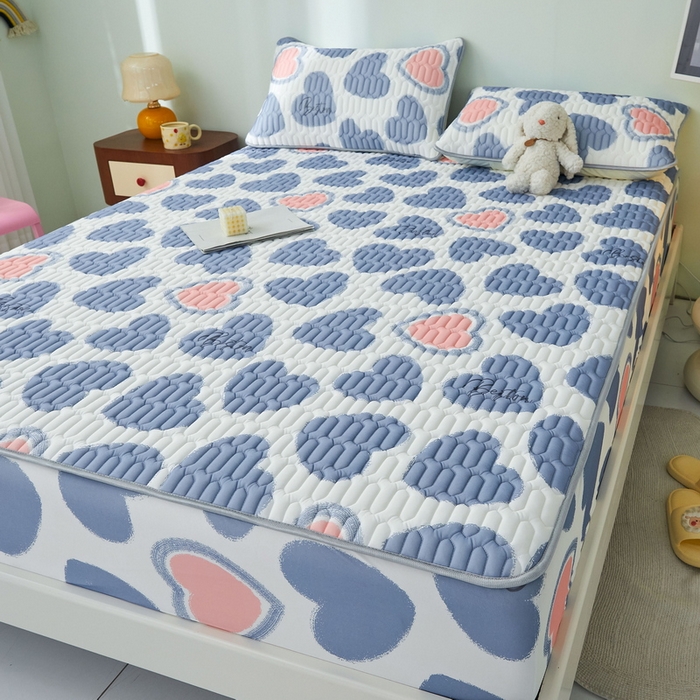 91家纺网 家纺一手货源 找家纺 LIFE.丽芙 2024年新品0.4乳胶凉席加厚床笠款三件套+凉感丝夏被可组合四件套-图片一 爱心满满