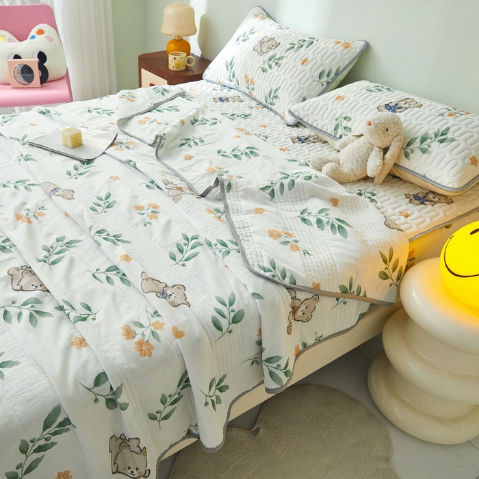 91家纺网 家纺一手货源 找家纺 LIFE.丽芙 2024年新品0.4乳胶凉席加厚床笠款三件套+凉感丝夏被可组合四件套-图片一 绿叶萌熊