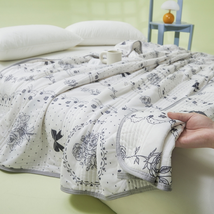 91家纺网 家纺一手货源 找家纺 LIFE.丽芙 2024年新品韩式风凉感丝夏被-跑量 浪漫庄园-黑