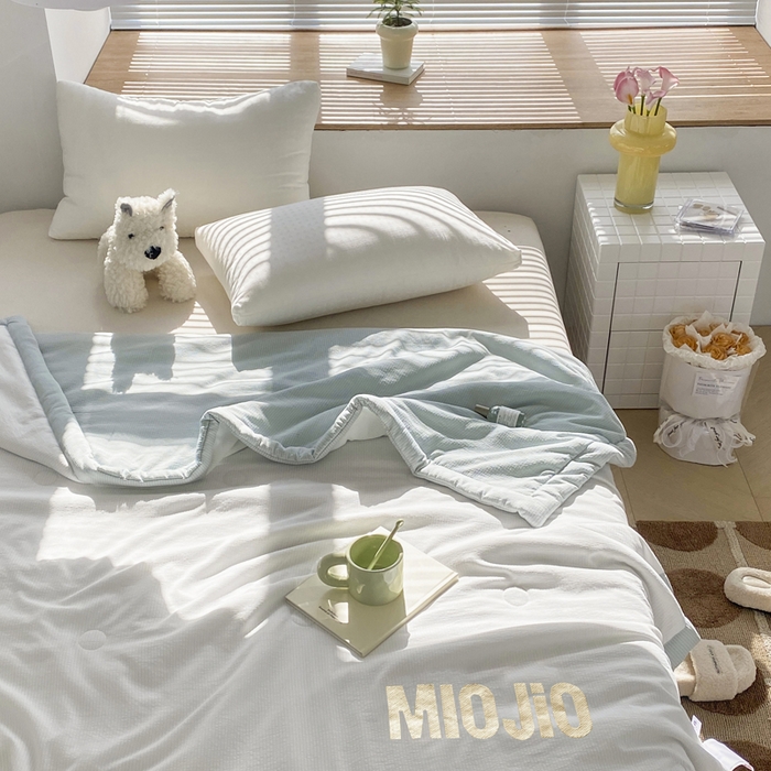 91家纺网 家纺一手货源 找家纺 梦恬佳  2024新款泡泡纱羽丝棉夏被 海盐日记