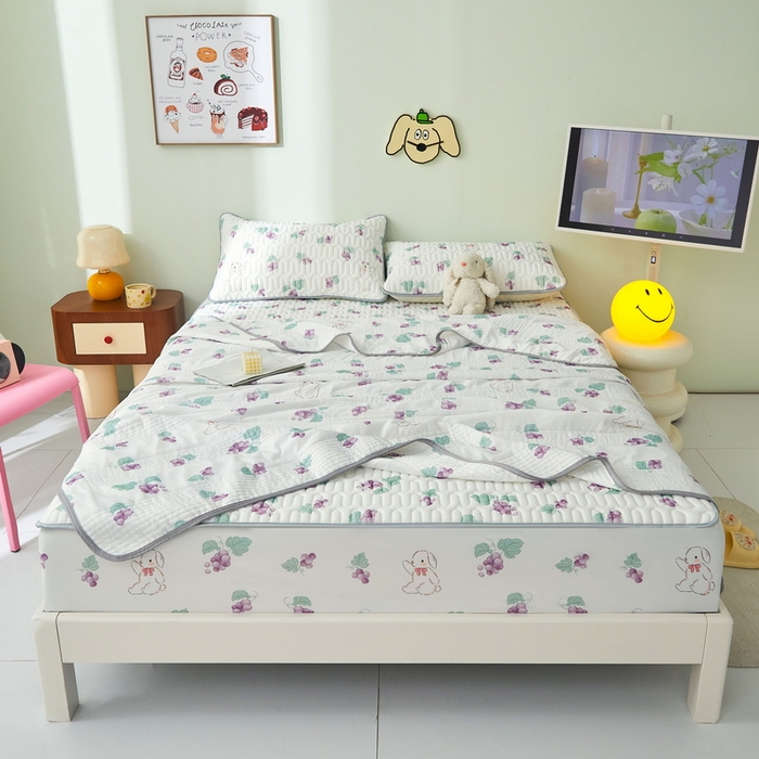 91家纺网 家纺一手货源 找家纺 LIFE.丽芙 2024年新品0.4乳胶凉席加厚床笠款三件套+凉感丝夏被可组合四件套-图片一 葡萄园