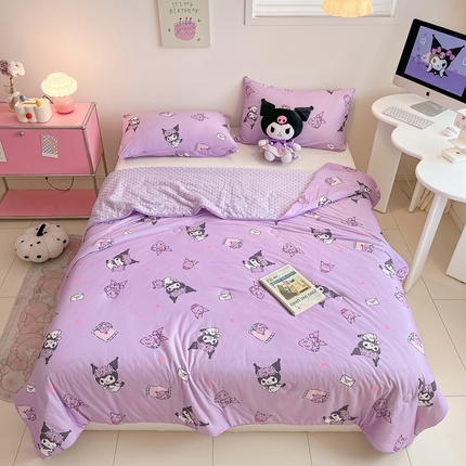 91家纺网 家纺一手货源 找家纺 莱登卡奴 2025春夏款A类针织棉三丽鸥豆豆被大豆夏被 晚安库洛米紫色