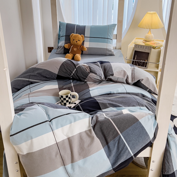 91家纺网 家纺一手货源 找家纺 久典家居 2024新款A类全棉学生款三件套 都市风尚蓝