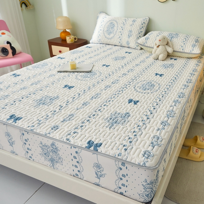 91家纺网 家纺一手货源 找家纺 LIFE.丽芙 2024年新品0.4乳胶凉席加厚床笠款三件套+凉感丝夏被可组合四件套-图片一 浪漫庄园-蓝