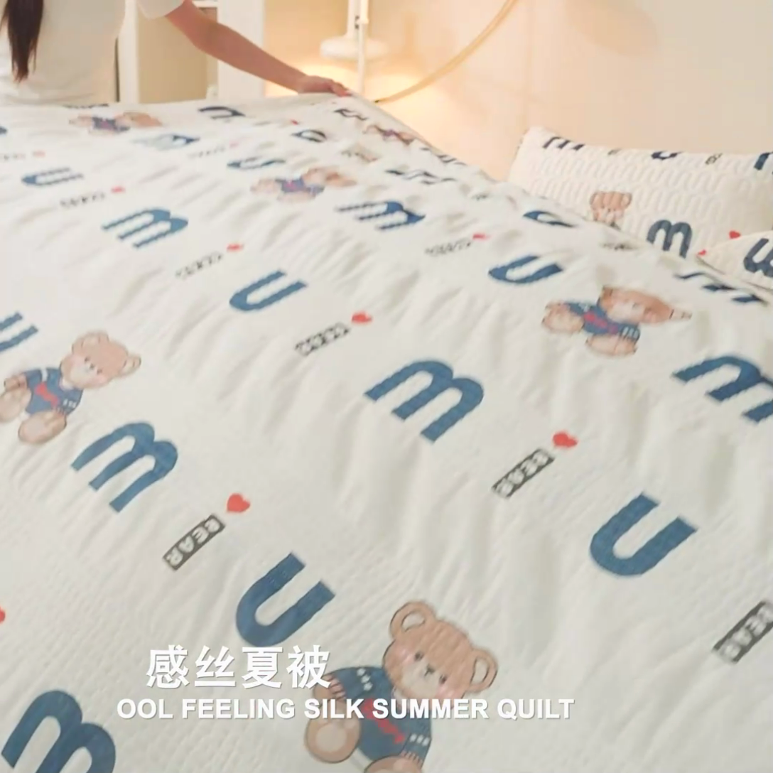 91家纺网 家纺一手货源 找家纺 LIFE.丽芙 2024年新品韩式风凉感丝夏被-跑量 妙妙熊