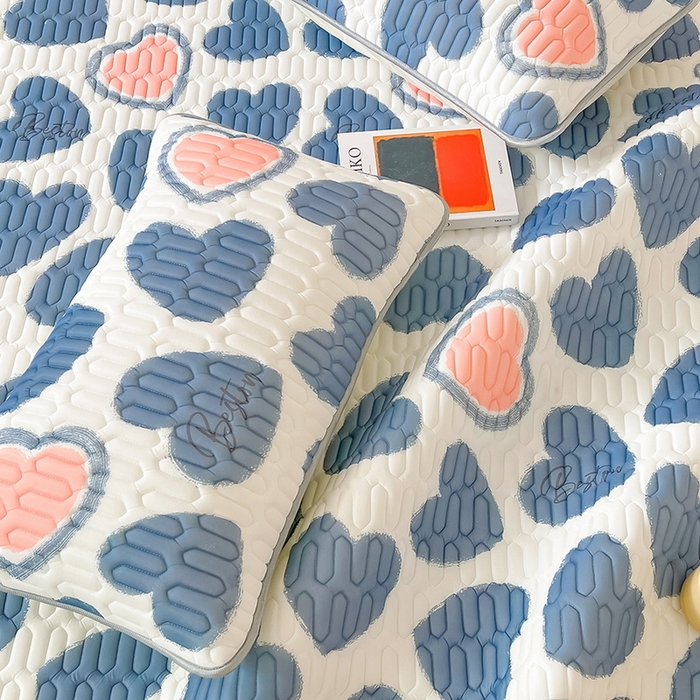 91家纺网 家纺一手货源 找家纺 LIFE.丽芙 2024新款凉感丝乳胶枕套印花款图片二 爱心满满