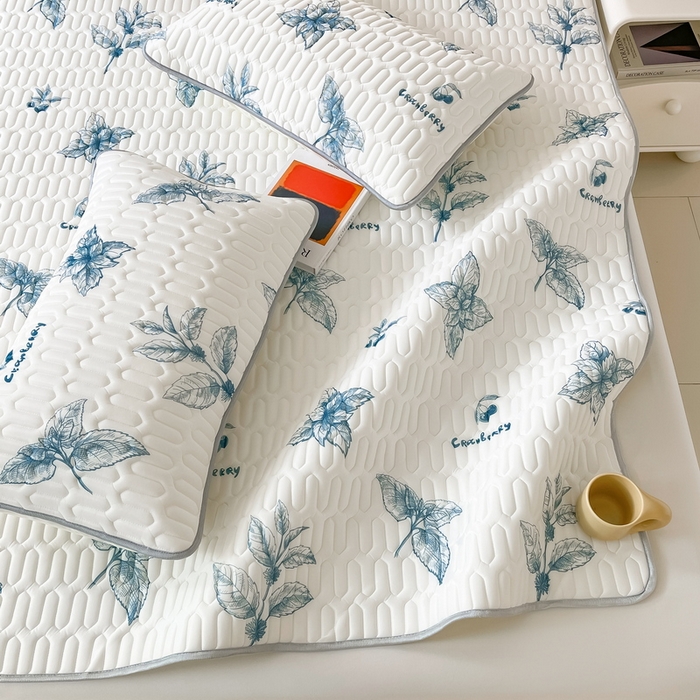 91家纺网 家纺一手货源 找家纺 LIFE.丽芙 2024年0.4乳胶凉席加厚条席款三件套＋凉感丝夏被可组合四件套图片二 花涧