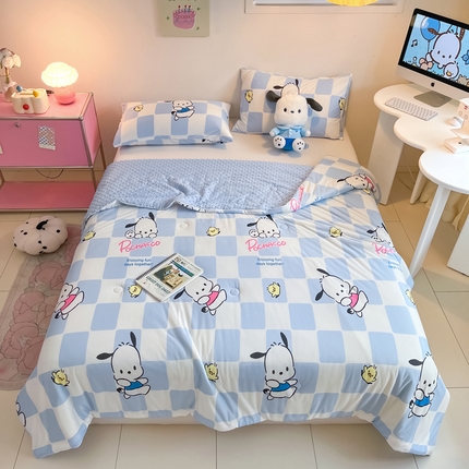 91家纺网 家纺一手货源 找家纺 莱登卡奴 2025春夏款A类针织棉三丽鸥豆豆被大豆夏被 萌趣帕恰狗