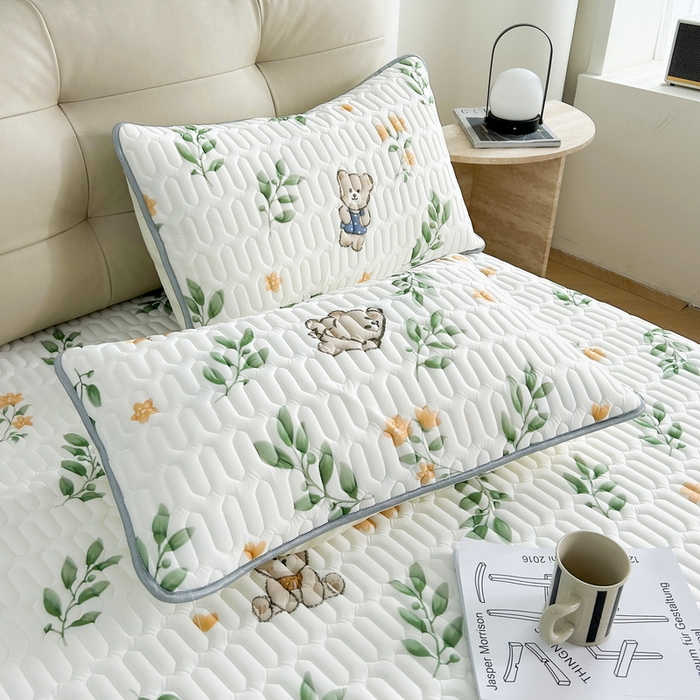 91家纺网 家纺一手货源 找家纺 2024年新品0.4乳胶凉席加厚床笠款三件套+凉感丝夏被可组合四件套-图片二 绿叶萌熊