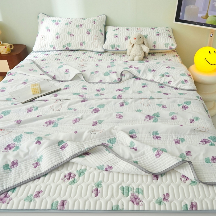 91家纺网 家纺一手货源 找家纺 LIFE.丽芙 2024年新品0.4乳胶凉席加厚床笠款三件套+凉感丝夏被可组合四件套-图片一 葡萄园