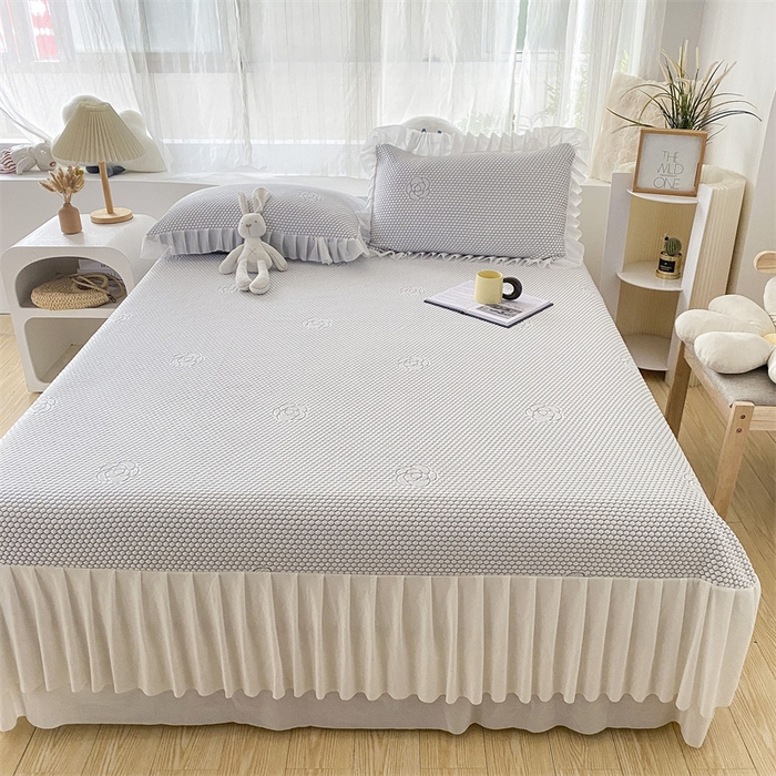 91家纺网 家纺一手货源 找家纺 鑫姿席业 2025新款A类抗菌冰豆豆床裙款凉席-花朵系列 淡雅灰