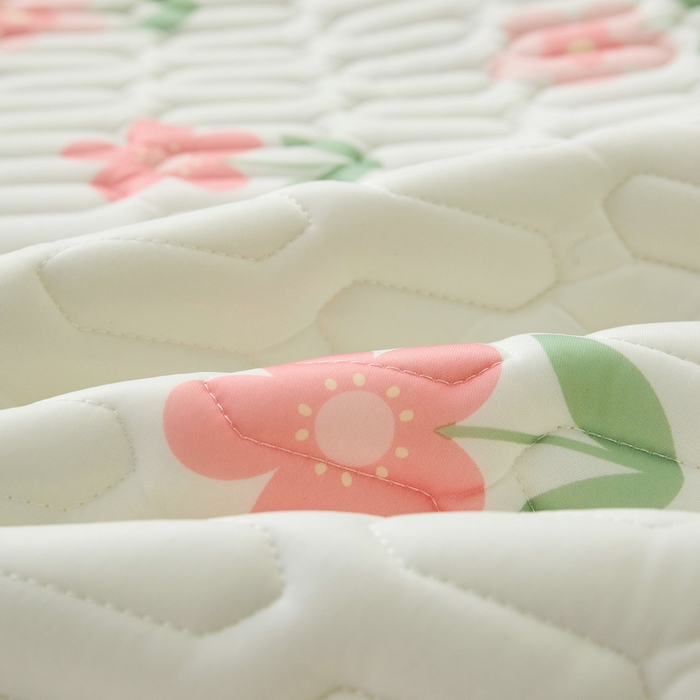 91家纺网 家纺一手货源 找家纺 LIFE.丽芙 2024年新品0.4乳胶凉席加厚床笠款三件套图片一 草莓兔