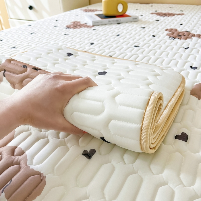 91家纺网 家纺一手货源 找家纺 LIFE.丽芙 2024年0.4乳胶凉席加厚条席款三件套＋凉感丝夏被可组合四件套图片二 呆呆狗