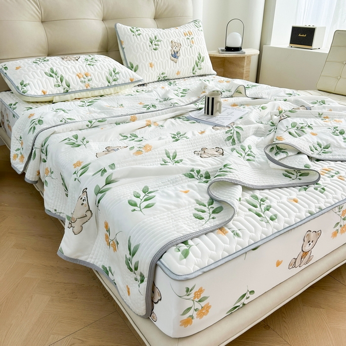 91家纺网 家纺一手货源 找家纺 2024年新品0.4乳胶凉席加厚床笠款三件套+凉感丝夏被可组合四件套-图片二 绿叶萌熊