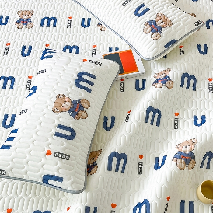 91家纺网 家纺一手货源 找家纺 LIFE.丽芙 2024新款凉感丝乳胶枕套印花款图片二 妙妙熊