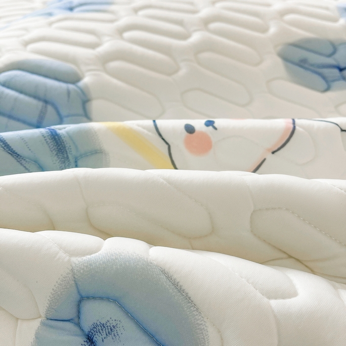 91家纺网 家纺一手货源 找家纺 LIFE.丽芙 2024年0.4乳胶凉席加厚条席款三件套＋凉感丝夏被可组合四件套图片二 邻家小兔