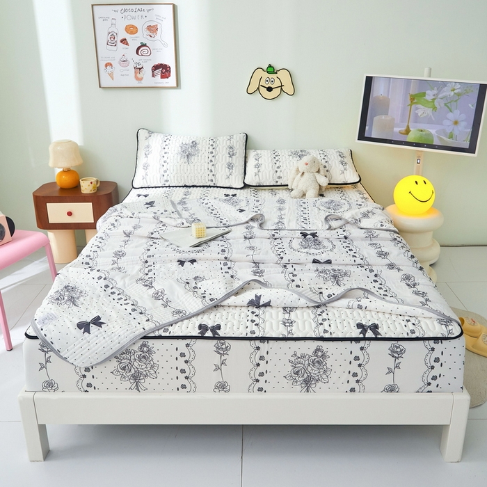 91家纺网 家纺一手货源 找家纺 LIFE.丽芙 2024年新品0.4乳胶凉席加厚床笠款三件套+凉感丝夏被可组合四件套-图片一 浪漫庄园-黑