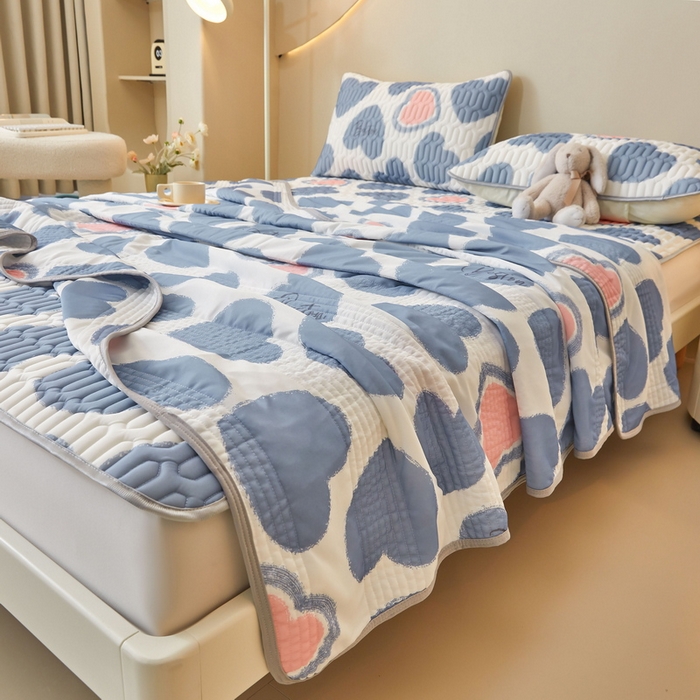 91家纺网 家纺一手货源 找家纺 LIFE.丽芙 2024年0.4乳胶凉席加厚条席款三件套＋凉感丝夏被可组合四件套图片一 爱心满满