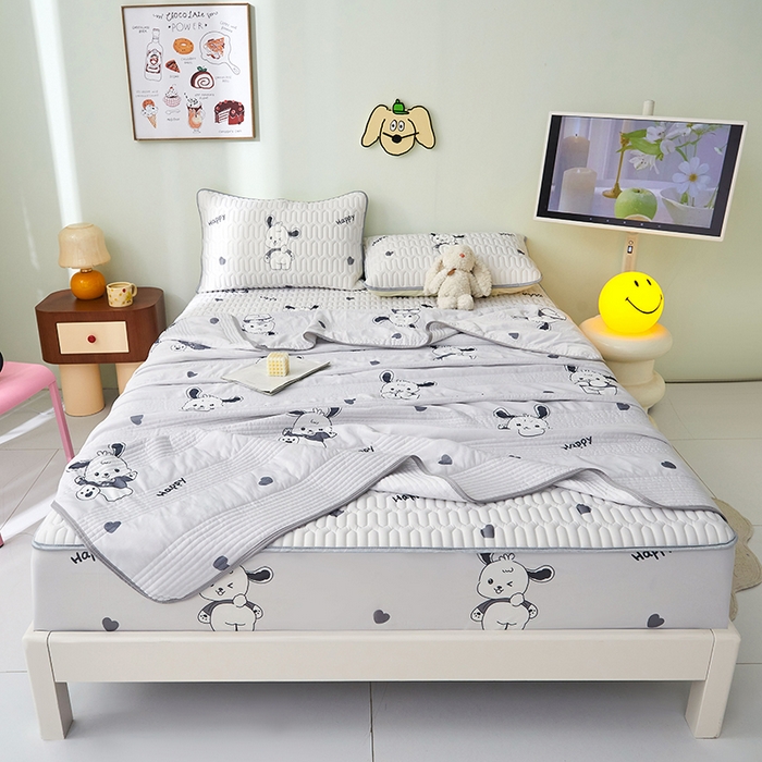 91家纺网 家纺一手货源 找家纺 LIFE.丽芙 2024年新品0.4乳胶凉席加厚床笠款三件套+凉感丝夏被可组合四件套-图片一 爱心狗