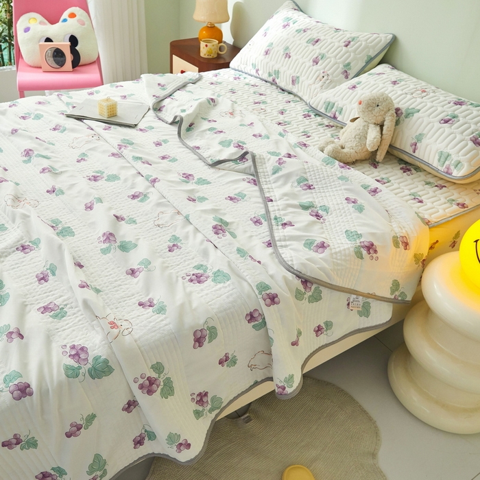 91家纺网 家纺一手货源 找家纺 LIFE.丽芙 2024年新品0.4乳胶凉席加厚床笠款三件套+凉感丝夏被可组合四件套-图片一 葡萄园