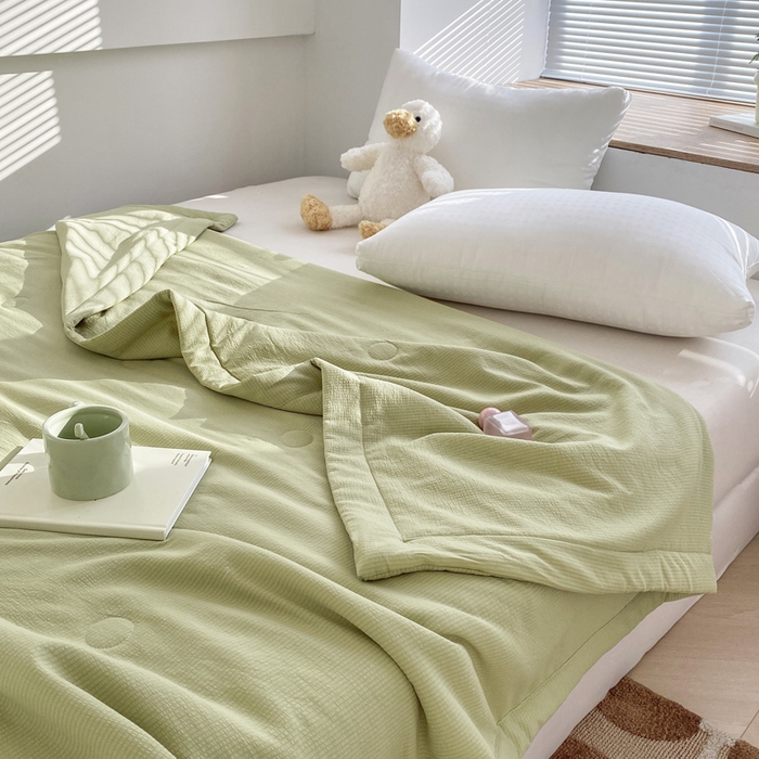 91家纺网 家纺一手货源 找家纺 梦恬佳  2024新款泡泡纱羽丝棉夏被 春日抹茶