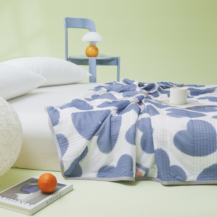 91家纺网 家纺一手货源 找家纺 LIFE.丽芙 2024年新品韩式风凉感丝夏被-跑量 爱心满满