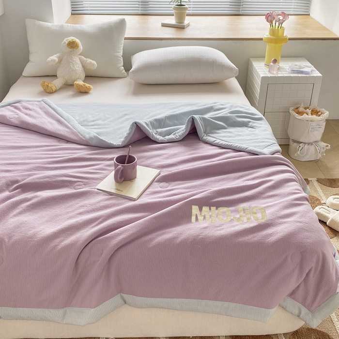 91家纺网 家纺一手货源 找家纺 梦恬佳  2024新款泡泡纱羽丝棉夏被 芋泥海盐