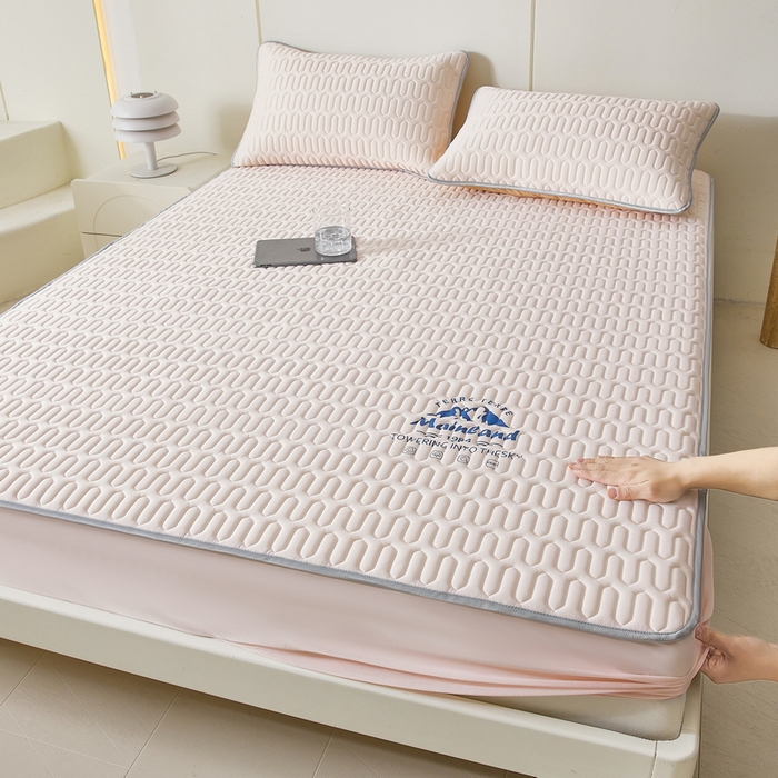 91家纺网 家纺一手货源 找家纺 LIFE.丽芙 2024新款乳胶凉席素色-富士山烫画床笠款 樱花粉