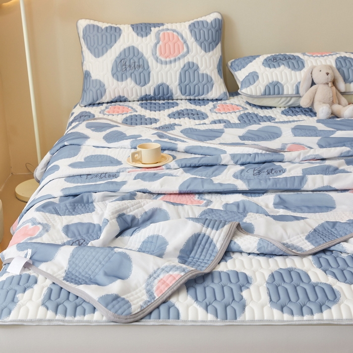 91家纺网 家纺一手货源 找家纺 LIFE.丽芙 2024年0.4乳胶凉席加厚条席款三件套＋凉感丝夏被可组合四件套图片一 爱心满满