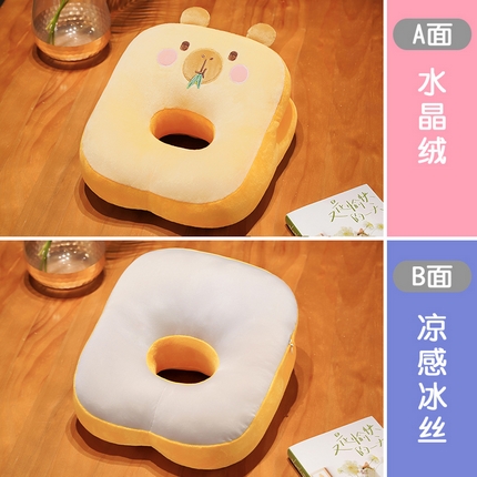 91家纺网 家纺一手货源 找家纺 仟亿莱 2024新款水晶绒凉感冰丝卡皮巴拉冰丝双面午睡枕 冰丝插手吃草款