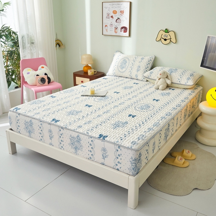 91家纺网 家纺一手货源 找家纺 LIFE.丽芙 2024年新品0.4乳胶凉席加厚床笠款三件套图片一 浪漫庄园-蓝