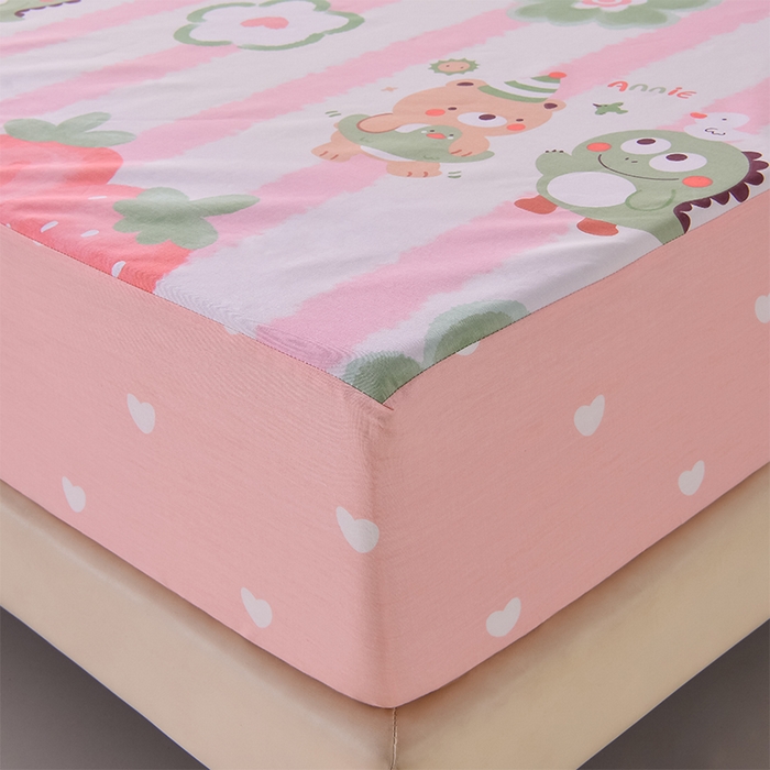 91家纺网 家纺一手货源 找家纺 床笠人家 2025新款全棉印花防水床笠防水隔尿透气-印花防水床笠 亲密伙伴