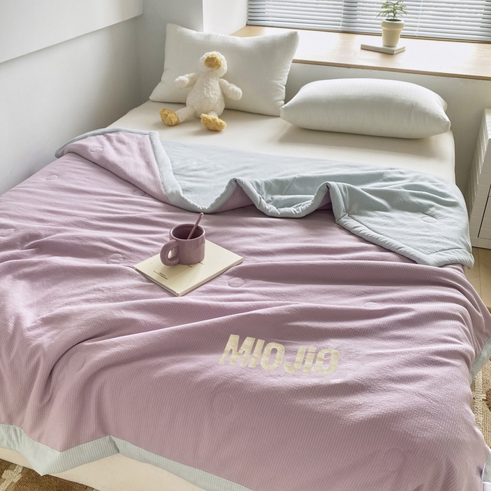 91家纺网 家纺一手货源 找家纺 梦恬佳  2024新款泡泡纱羽丝棉夏被 芋泥海盐