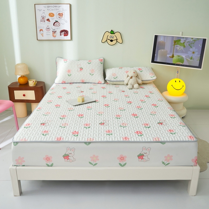 91家纺网 家纺一手货源 找家纺 LIFE.丽芙 2024年新品0.4乳胶凉席加厚床笠款三件套图片一 草莓兔