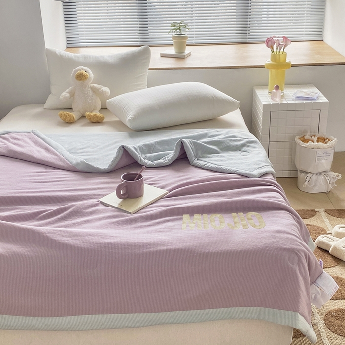 91家纺网 家纺一手货源 找家纺 梦恬佳  2024新款泡泡纱羽丝棉夏被 芋泥海盐