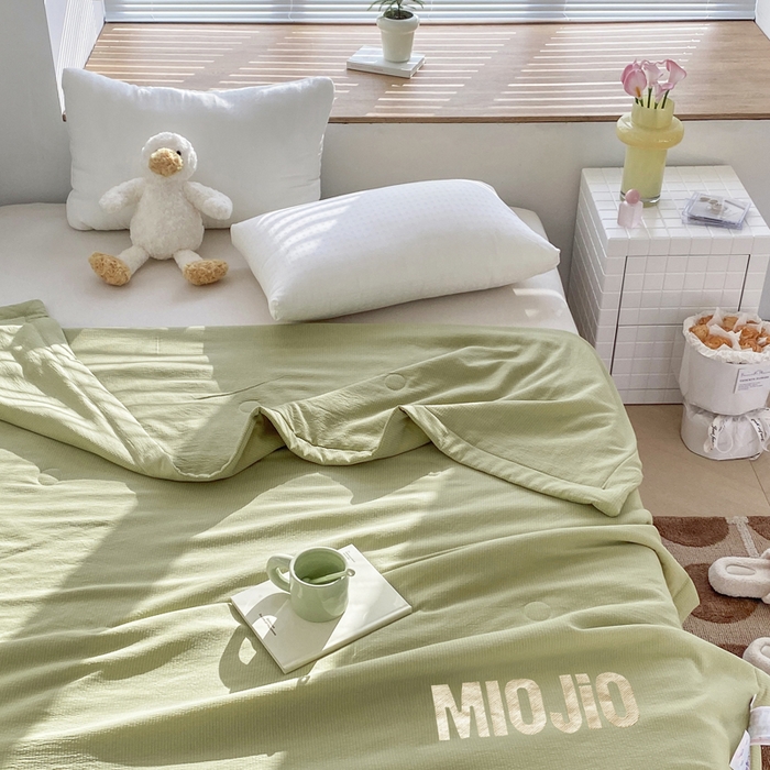 91家纺网 家纺一手货源 找家纺 梦恬佳  2024新款泡泡纱羽丝棉夏被 春日抹茶
