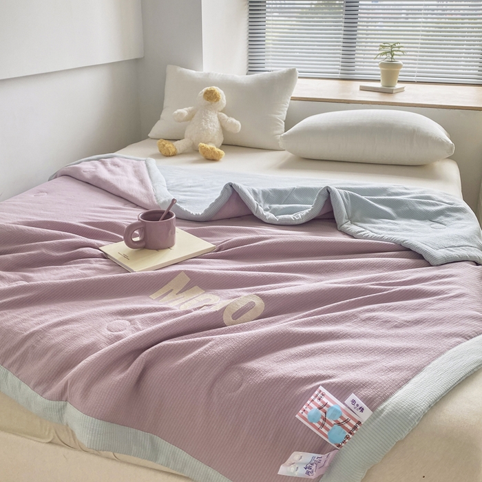 91家纺网 家纺一手货源 找家纺 梦恬佳  2024新款泡泡纱羽丝棉夏被 芋泥海盐