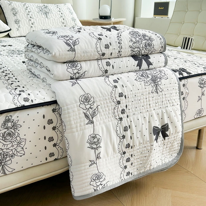 91家纺网 家纺一手货源 找家纺 2024年新品0.4乳胶凉席加厚床笠款三件套+凉感丝夏被可组合四件套-图片二 浪漫庄园-黑