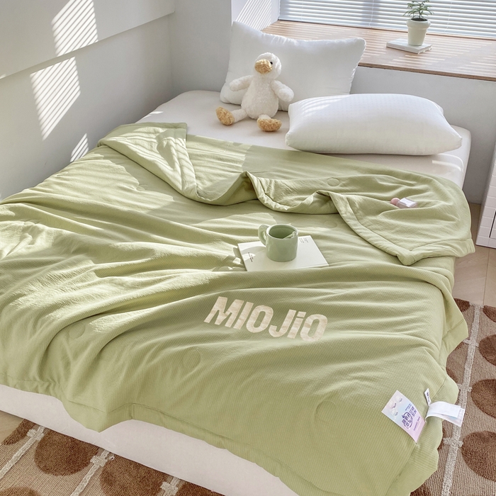 91家纺网 家纺一手货源 找家纺 梦恬佳  2024新款泡泡纱羽丝棉夏被 春日抹茶