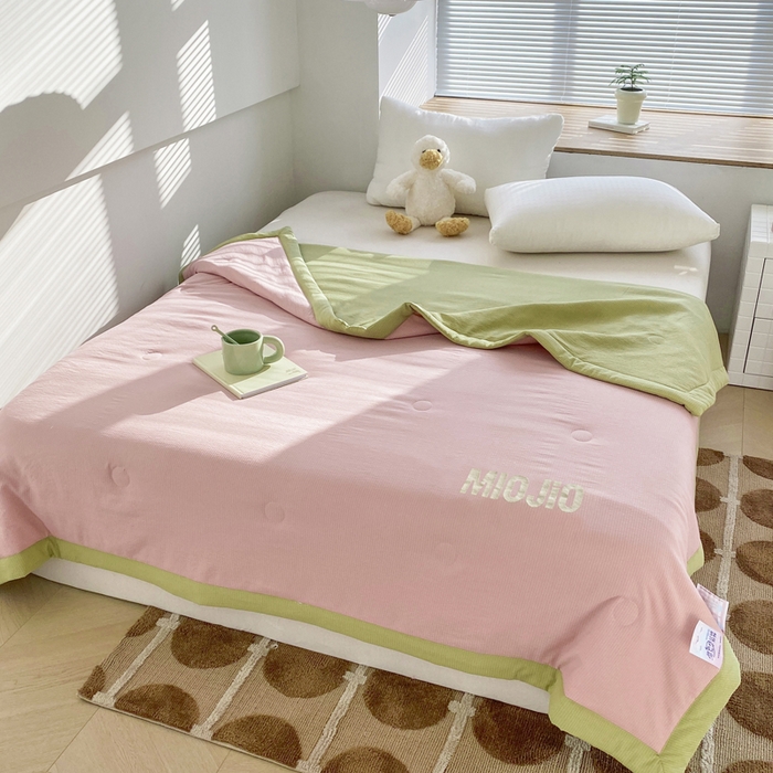 91家纺网 家纺一手货源 找家纺 梦恬佳  2024新款泡泡纱羽丝棉夏被 西瓜粉