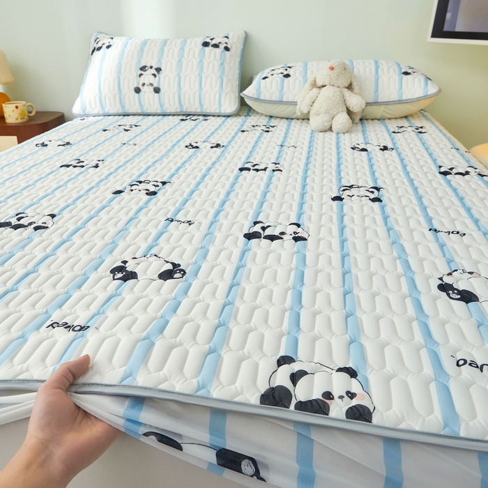 91家纺网 家纺一手货源 找家纺 LIFE.丽芙 2024年新品0.4乳胶凉席加厚床笠款三件套+凉感丝夏被可组合四件套-图片一 小熊猫