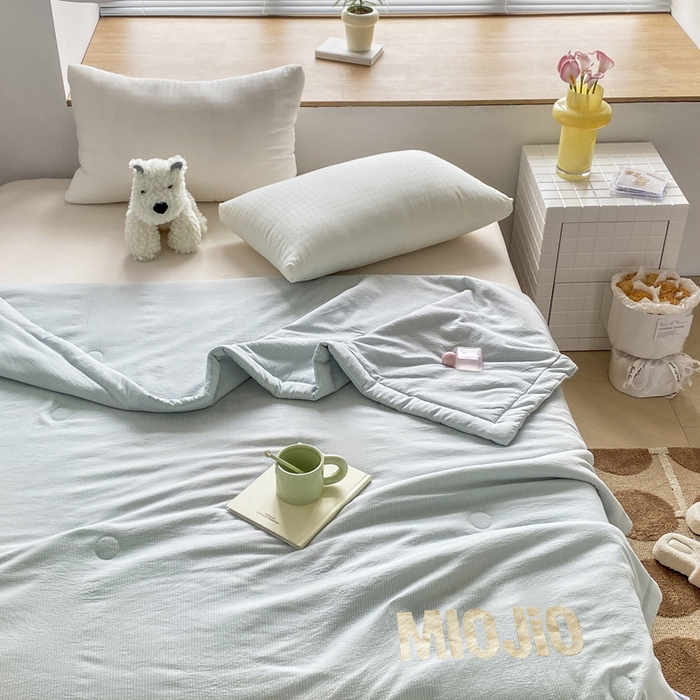 91家纺网 家纺一手货源 找家纺 梦恬佳  2024新款泡泡纱羽丝棉夏被 香草蓝