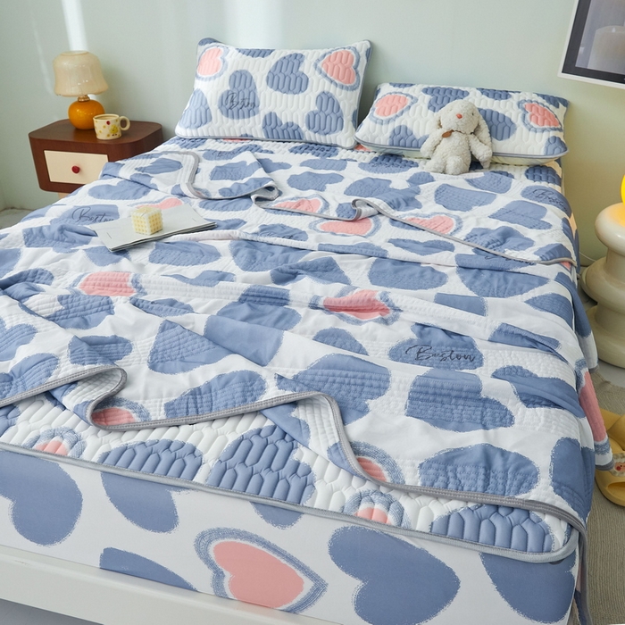 91家纺网 家纺一手货源 找家纺 LIFE.丽芙 2024年新品0.4乳胶凉席加厚床笠款三件套+凉感丝夏被可组合四件套-图片一 爱心满满