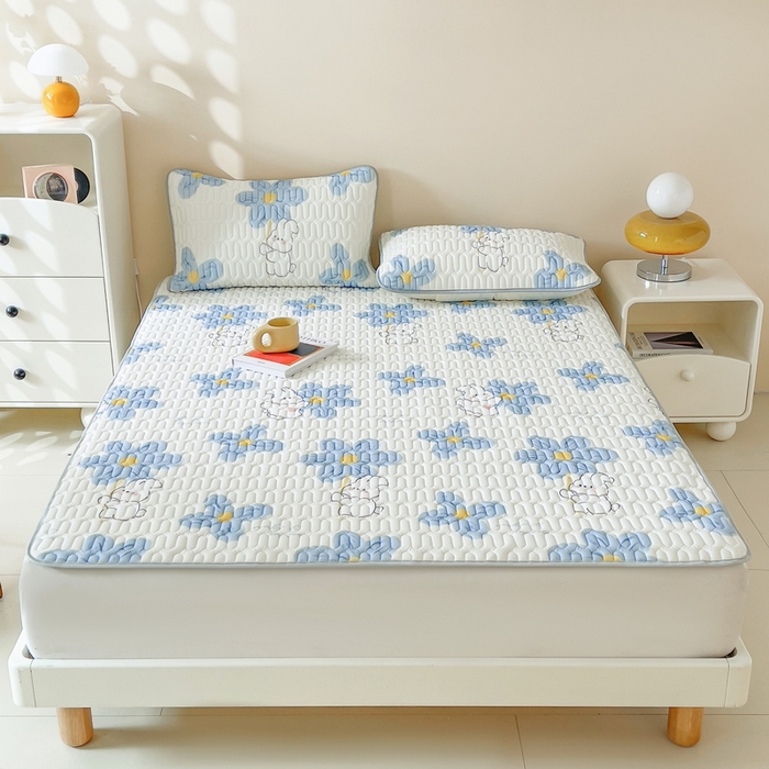 91家纺网 家纺一手货源 找家纺 LIFE.丽芙 2024年0.4乳胶凉席加厚条席款三件套＋凉感丝夏被可组合四件套图片二 邻家小兔