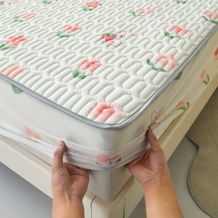 91家纺网 家纺一手货源 找家纺 LIFE.丽芙 2024年新品0.4乳胶凉席加厚床笠款三件套图片一 草莓兔